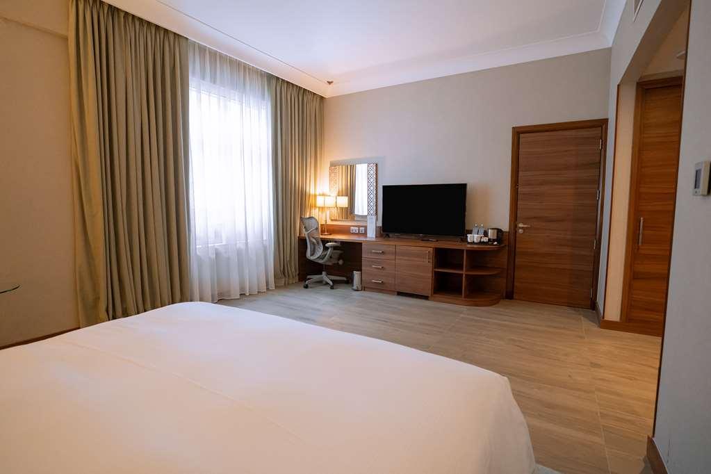 Hilton Garden Inn Dubai Al Muraqabat - Deira Room photo